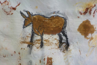 Peinture d'animal préhistorique réalisée par un enfant